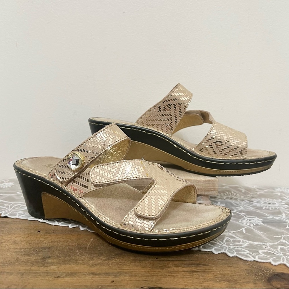 Alegria Dazzler Loti Gold Leather Sandal Wedge Casual Glam Resortwear Chic